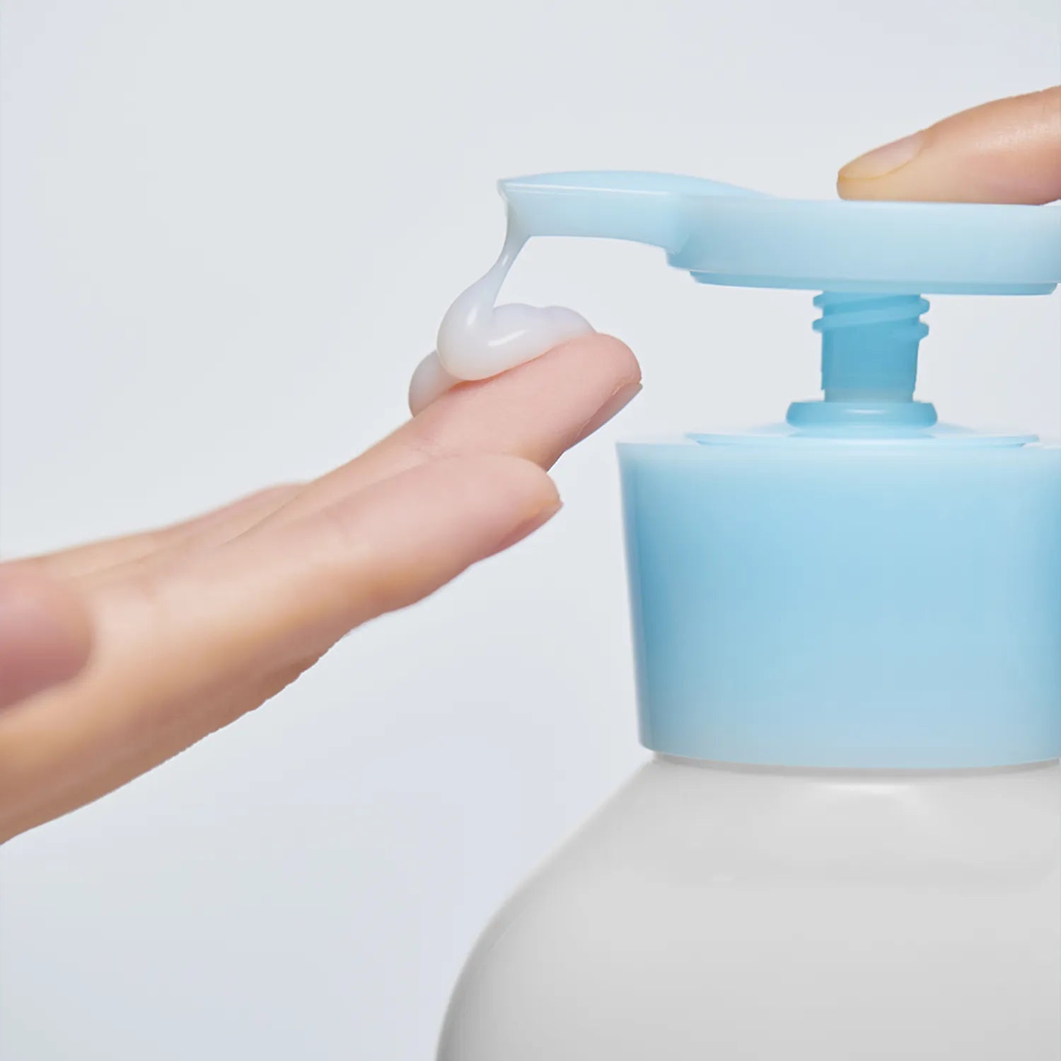 ILLIYOON Ceramide Ato 5.0 Gentle Skin Cleanser 400ml