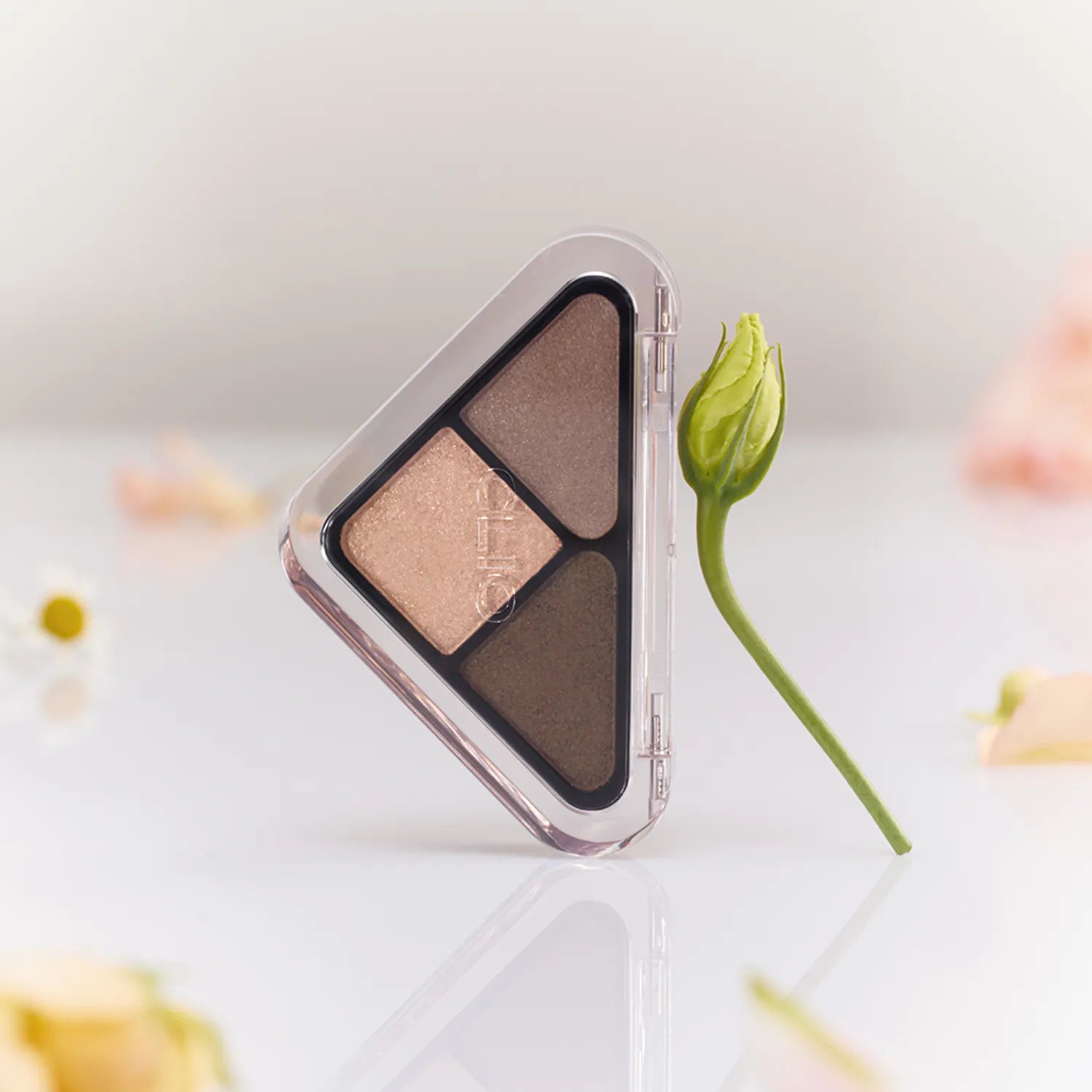 CLIO Essential Shadow Tap (5 Options)